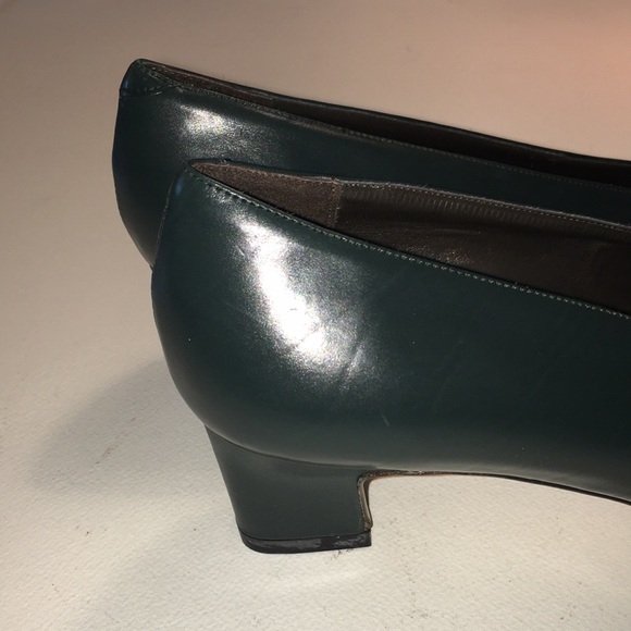 Talbots Spruce Green Heels NIB - Picture 6 of 16